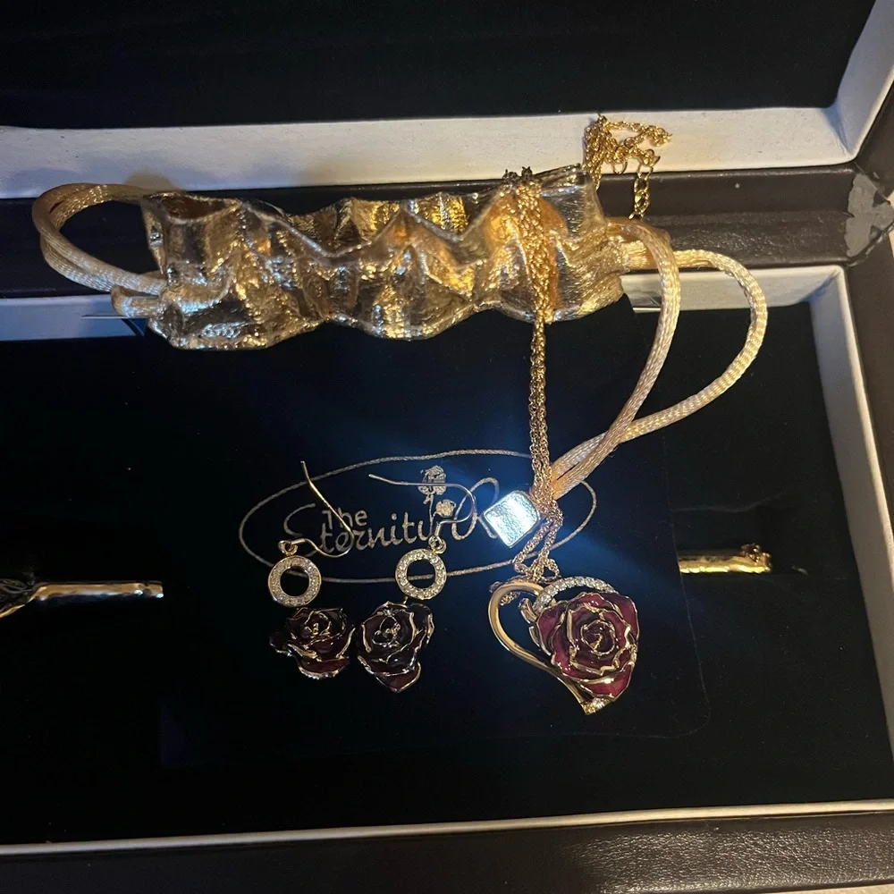 The Eternity Rose 24K Dipped Gold with Jewelry - Picture 7 of 8